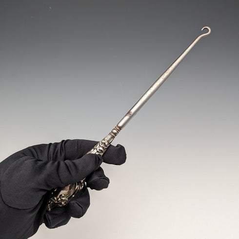 1907年 英国アンティーク 純銀ハンドル 大型ボタンフック 24cm